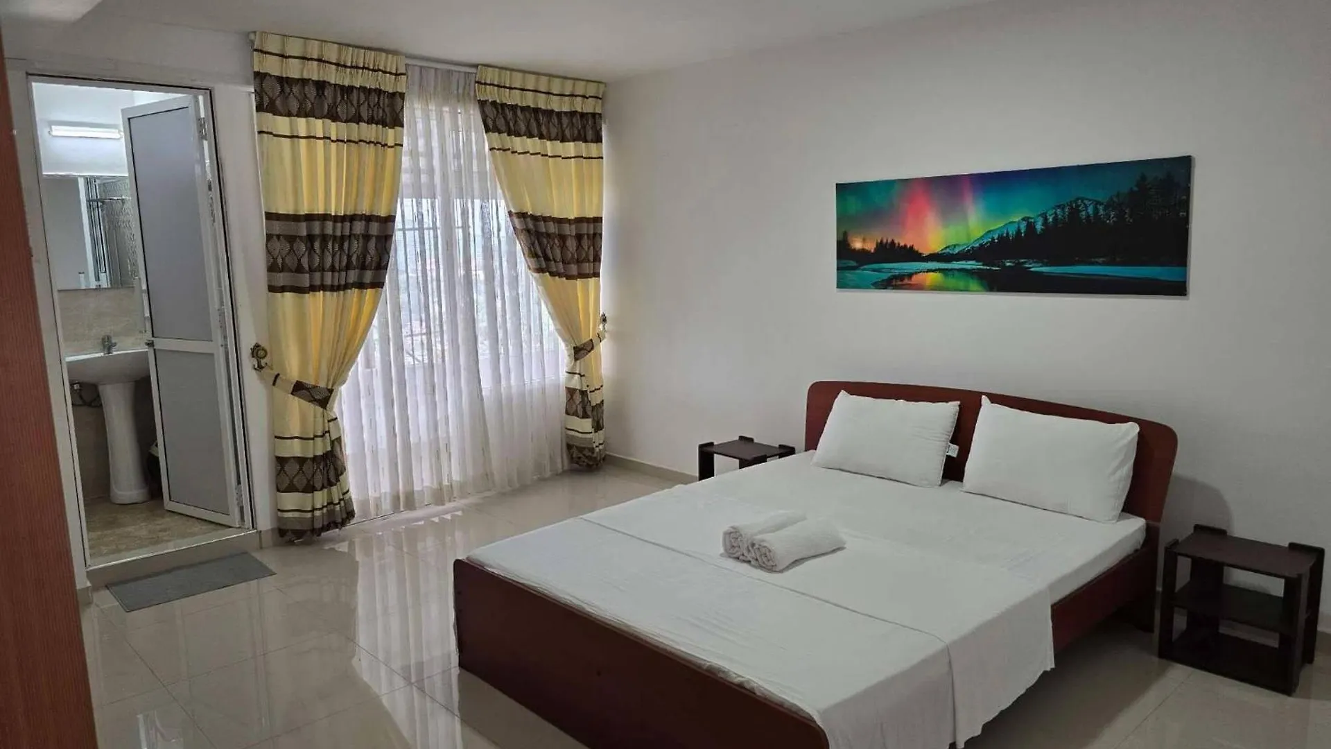 Kandy Panoramic Mpm Deluxe Balcony Suit-Aircon4B2