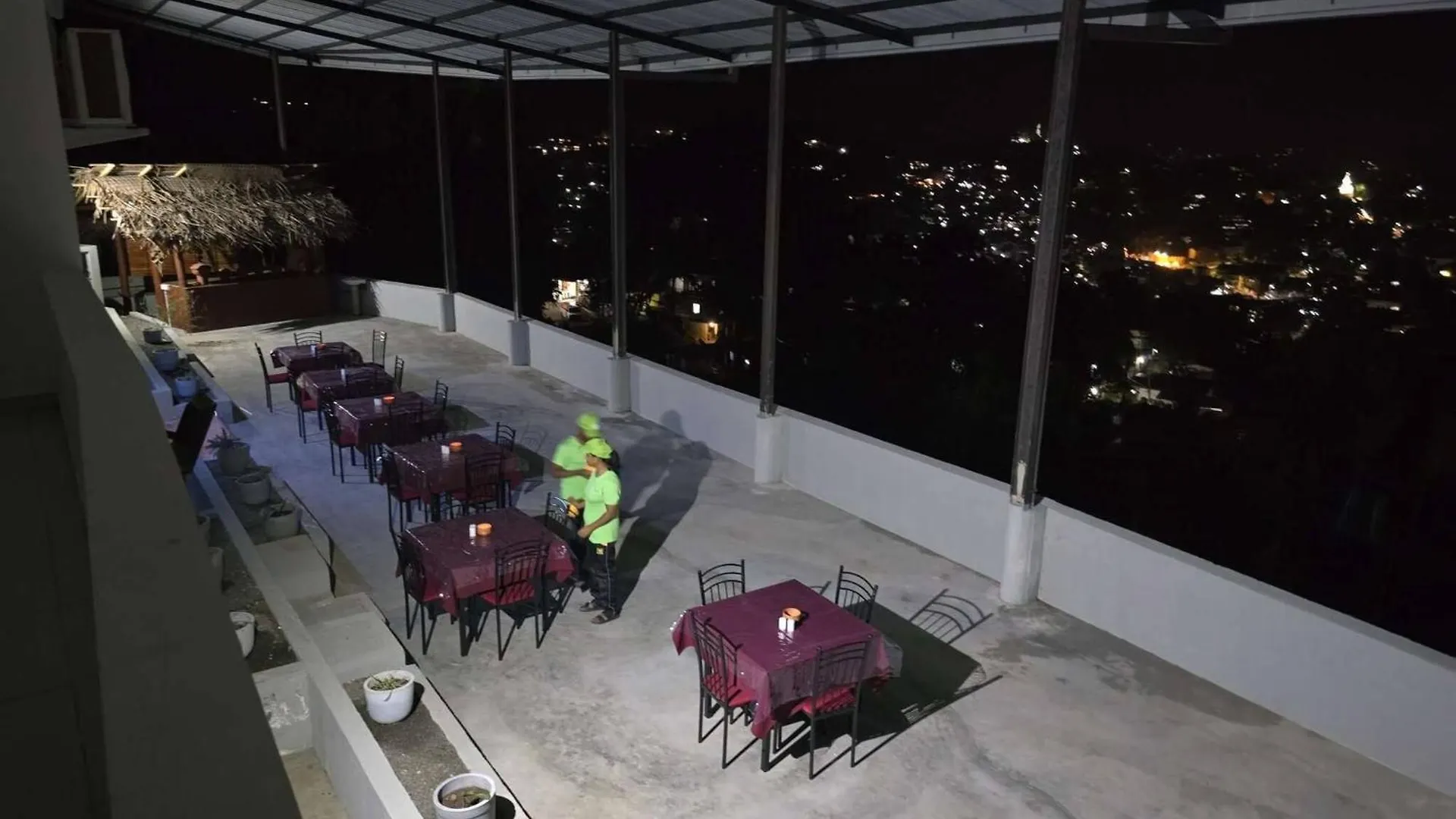 Kandy Panoramic Mpm Deluxe Balcony Suit-Aircon4B2
